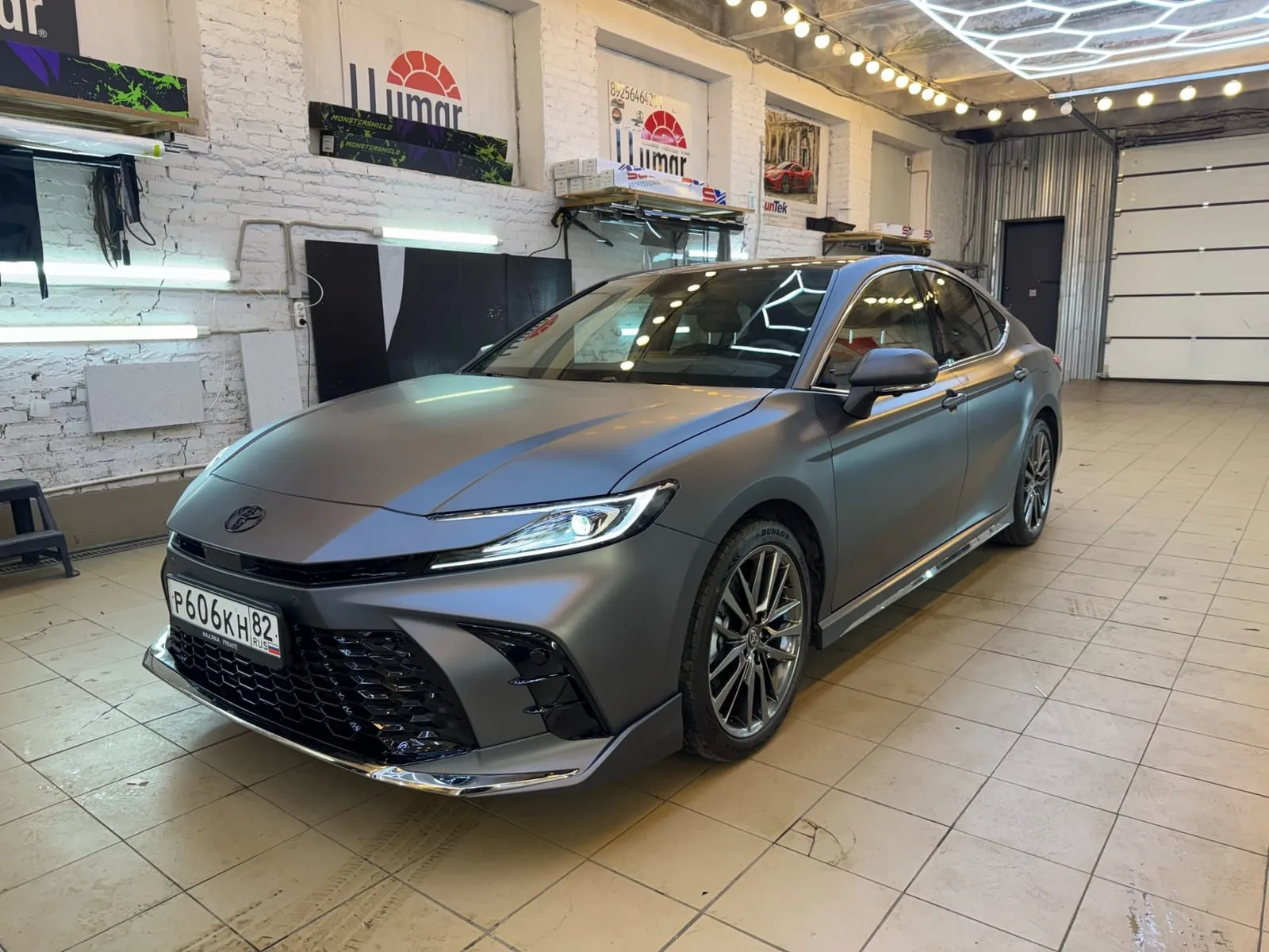 Toyota Camry в матовой плёнке