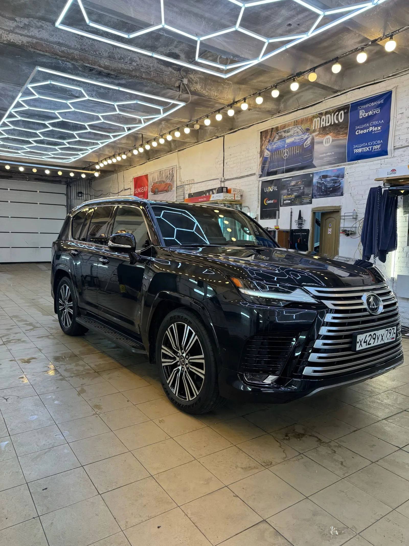 Lexus LX